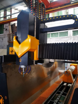 Hochpräzision 4-Achsen-CNC-Säulen-Schnitzmaschine 7,5 kW