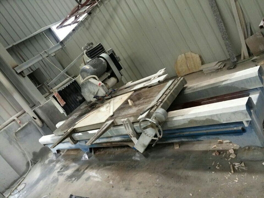 Handwerkliche Steinschneidemaschine zum Schneiden der Platte