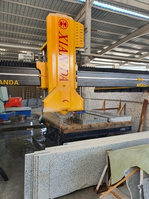 57/67kw Vierkolumnen mittlere Blockschneidermaschine mit 2200-2800mm Blade Durchmesser