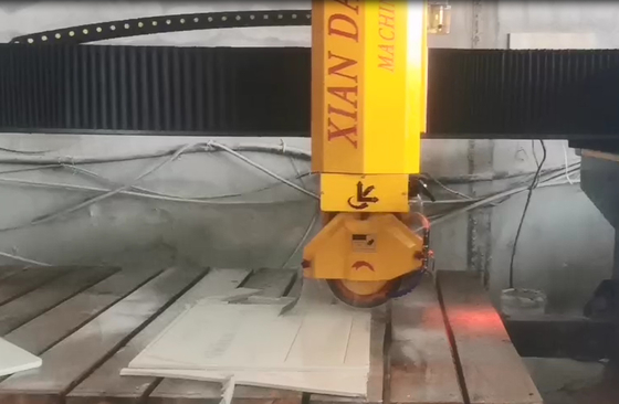 4 Achsen Brückenschneidemaschine mit Bus-Absolute-Wert-Servo-Funktion