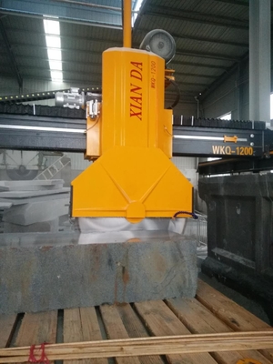Maschine zum Schneiden dicker und quadratischer Platten