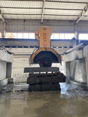 Hochpräzise Blockbrücke Schneidmaschine für 15m3/h Wasserverbrauch und Sicherheitssystem