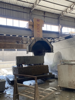 Hochpräzise Blockbrücke Schneidmaschine für 15m3/h Wasserverbrauch und Sicherheitssystem