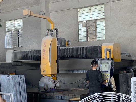 5100 kg Brückenschneidemaschine mit automatischer Tischbewegung 15m3/h Wasserverbrauch