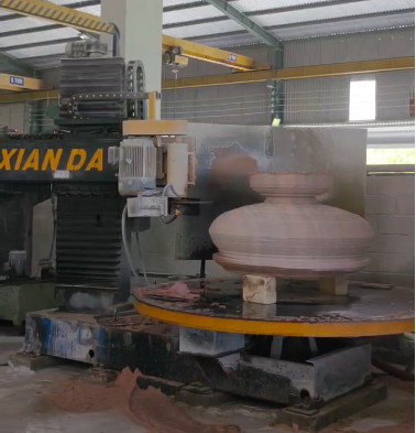 Präzisionsmaschine zur Profilierung von Metallsäulen mit einer Leistung von 12,5 kW / Geschwindigkeit