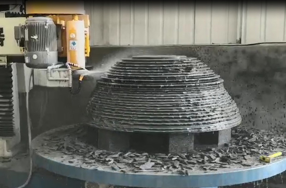 Präzisionsmaschine zur Profilierung von Metallsäulen mit einer Leistung von 12,5 kW / Geschwindigkeit