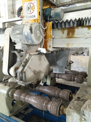 PLC/CNC Hochpräzision Vier Stück Blauster Schneidmaschine für Säule, Spalte Kappen, Straßensperre