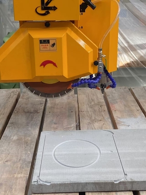 Anpassungsfähige CNC-Brücken-Schneidmaschine für spezielle Formen