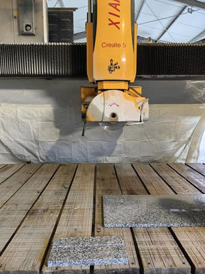 5 Achsen Brückensäge Schneidmaschine mit automatischer Tischbewegung Wechselstromversorgung und 15kw Hauptstrom