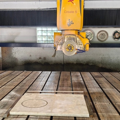 Erstellen Sie 450/600 Bridge Saw Cutting Machine mit CNC-Steuerungs- und Sicherheitsfunktionen