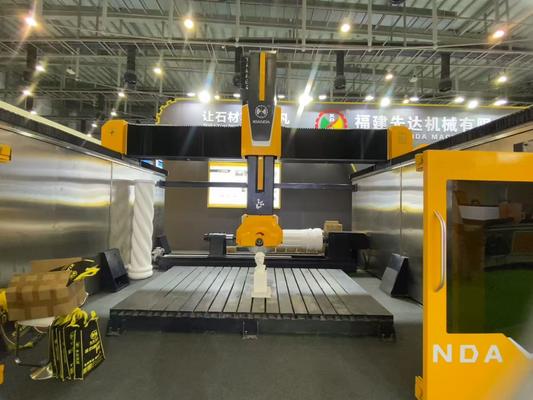 5-Achsen-CNC-Router mit 20 kW BT40 Spindel Wahre 5-Achsen-Synchronsteuerung und Hybrid-Tischdesign für das Präzisionssteinschneiden