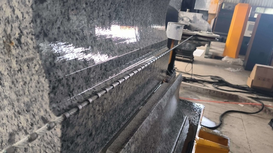 Maschine zum Schneiden von Diamantdrahtsägen Steinmaschinen 5 Achsen CNC Diamantdrahtsäge zur hocheffizienten Steinformung