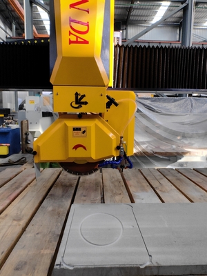 4 Achsen CNC-Brücke Säge Schneidemaschine zum Schneiden Fräsen Bohren Verarbeitung Stein Granit Marmor Quarz Küche Schreibtisch Fliesen Fliesen Waschbecken Ausschnitt