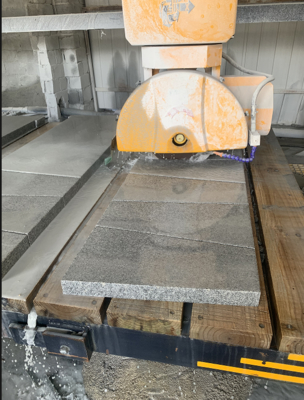 Steinschneidemaschine mit 4-Achsen-Brücken-Typ mit 0-60° Servomotor-Beveling