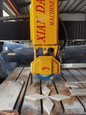 Infrarot-Mittelblock-Brückensägemaschine mit 3200*2000mm Arbeitstisch, 0-85° Neigung und 0-90° Drehung für Granit & Marmor