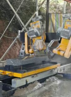 Doppelklingen-Bogenplatten-Automatische Kantenschneidemaschine