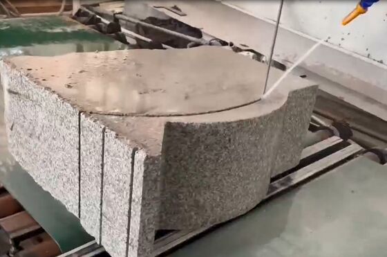 Vertikale CNC-Drahtsägemaschine für gebogene Bordsteine