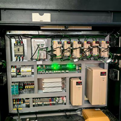 5-Achsen CNC-Brückensäge Stein-Schneidemaschine Fliesenschneider Hochpräzise 32KW 120MM Schnittstärke Getriebelager