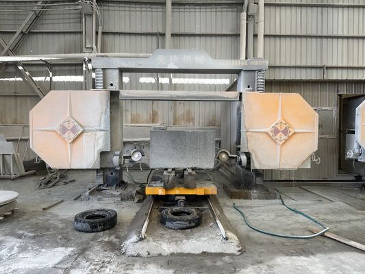 Kompakte 4-Achsen-CNC-Diamantdrahtsäge für Marmor-Granit-Profilierung - Kleine Stein-Schneidemaschine mit CE-Zertifikat