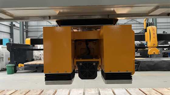 4-Achsen Intelligente Brückensteinsäge mit 600mm Sägeblatt, High-End CNC-System für die Bearbeitung von Granit- und Marmorplatten