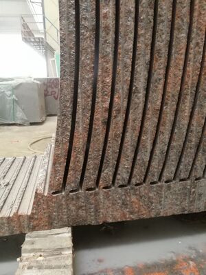 4-Achsen CNC-Diamantdrahtsäge mit 360°-Servo-Drehtisch, 16-Flächen-Gleitbahn und 28 Rollenradhub für Marmor und Granit