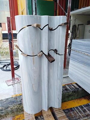 4-Achsen CNC-Diamantdrahtsäge mit 360°-Servo-Rotationstisch, 16-Flächenrutschen und 28 Rollrädern für das Präzisionssteinschneiden