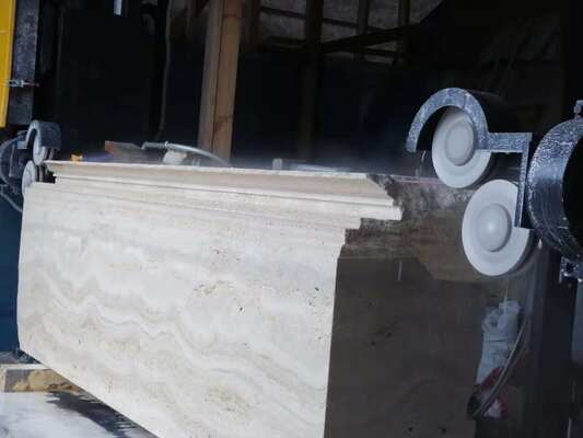 4-Achsen CNC-Diamantdrahtsäge mit 360°-Servo-Rotationstisch, 16-Flächenrutschen und 28 Rollrädern für das Präzisionssteinschneiden