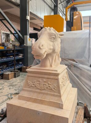 6-Achsen-CNC-Roboter-Stein-Schneidemaschine mit interpolierter Steuerung und BT40 Spindel für die großflächige Schnitzerei bis 3100 mm