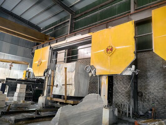 CNC Diamantdrahtsäge mit 360° drehbarem Wagen, 1600 mm Rad Durchmesser und 4 m³/h Wasserverbrauch