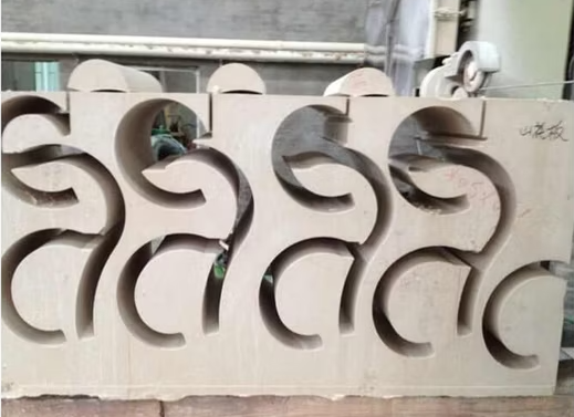XIANDA CNC-2500SA Hochpräzisions-CNC-Diamantdrahtsäge mit 20 Tonnen Lastkapazität und 360-Grad-Servo-Rotationstisch für Steinprofiling