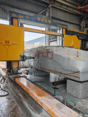 Gantry bewegliche CNC-Drahtsäge mit Vier-Flugrad für das Schneiden von großen Steinblöcken 3500 × 3500 × 2200 mm