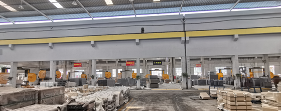 Xianda 4-Achsen CNC-Diamantdrahtsäge mit 360°-Servo-Drehtisch und 20-Tonnen-Tragfähigkeit für Steinschnitte
