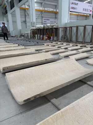 CNC Diamantdrahtsäge mit 360° drehbarem Tisch und 15KW Spindel für hohe Schnittpräzision