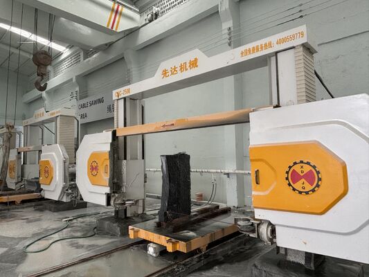 CNC Diamantdrahtsäge mit 360° drehbarem Tisch und 15KW Spindel für hohe Schnittpräzision