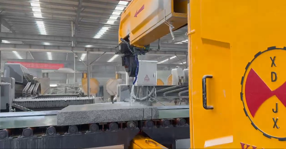 Vertikale CNC-Diamantdrahtsäge mit 0-360° A-Achsen-Volldrehung, Permanentmagnet-Hauptmotor und hoher einstellbarer Drahtgeschwindigkeit 20-40 m/s