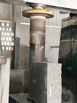Vierzylinderbock-Steintrennmaschine für Spalten-Platten-Granit-Platten