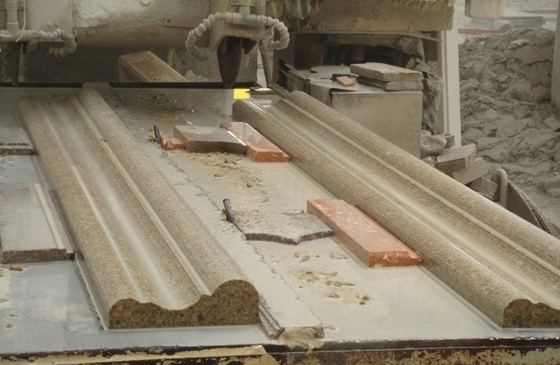 Achsen-lineare Schneidemaschine CNC 3 für die Verarbeitung des quadratischen Geländers